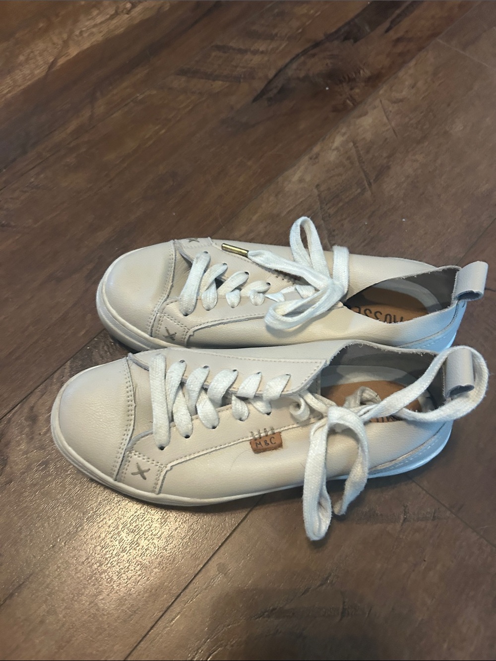 Musse & Cloud Cream White Low-Top Lace-Up Sneakers